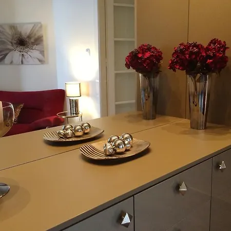 Hello Downtown - Eiffel アパート