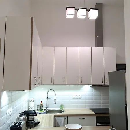 Hello Downtown - Eiffel ブダペスト