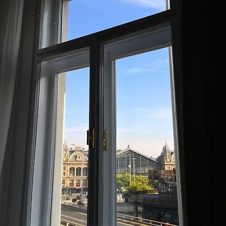 Hello Downtown - Eiffel アパート