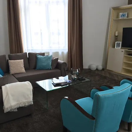 Hello Downtown - Eiffel * Budapešť